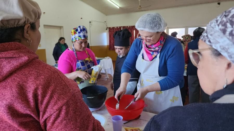 Mujeres apostoleñas comenzaron el taller "El Arte de la Panadería", impulsada por la Municipalidad local junto a la empresa ARCOR y su distribuidor oficial zonal