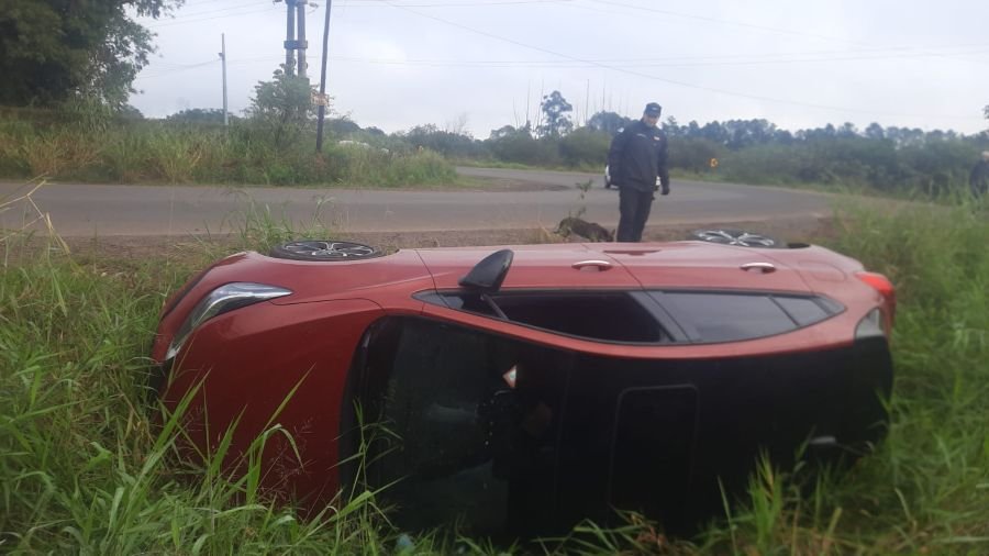 Posadas: Despistó con su automóvil y terminó hospitalizado, la Policía de Misiones realizó las pericias para establecer las causas del siniestro