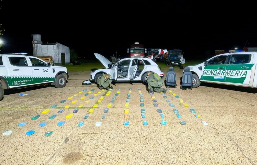 Irregularidades en el vehículo levantaron la sospecha de los Gendarmes: Escondía más de 88 kilos de cocaína en la carrocería