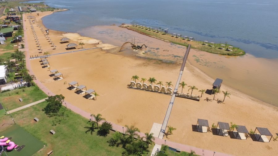 La Entidad Binacional Yacyretá y la Municipalidad de Posadas realizan un operativo conjunto de limpieza, dragado en balnearios y subembalses