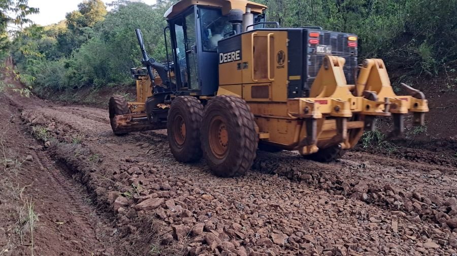 Misiones: La Dirección Provincial de Vialidad aprovechó el clima favorable para acondicionar rutas terradas de la provincia