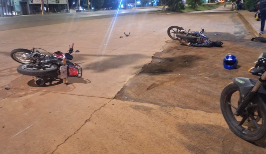 Posadas: Dos motociclistas lesionados tras un choque en la Colectora Tulo Llamosas, casi Avenida Cabo de Hornos, resultando ambos conductores con lesiones