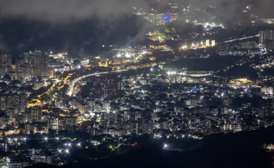 Tensión en Venezuela: Hay fuertes explosiones y sobrevuelo de aviones en Caracas