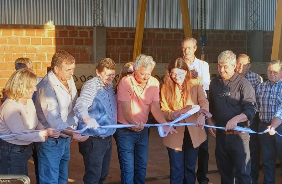 Concepción de la Sierra: La Cooperativa CEUROSP inauguró su fábrica de postes de hormigón armado