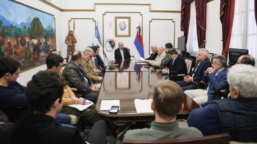 Misiones: El Gobernador Passalacqua y el Ministro Safrán juntos a representantes de las Cámaras Empresariales analizaron distintas medidas para fortalecer la actividad económica