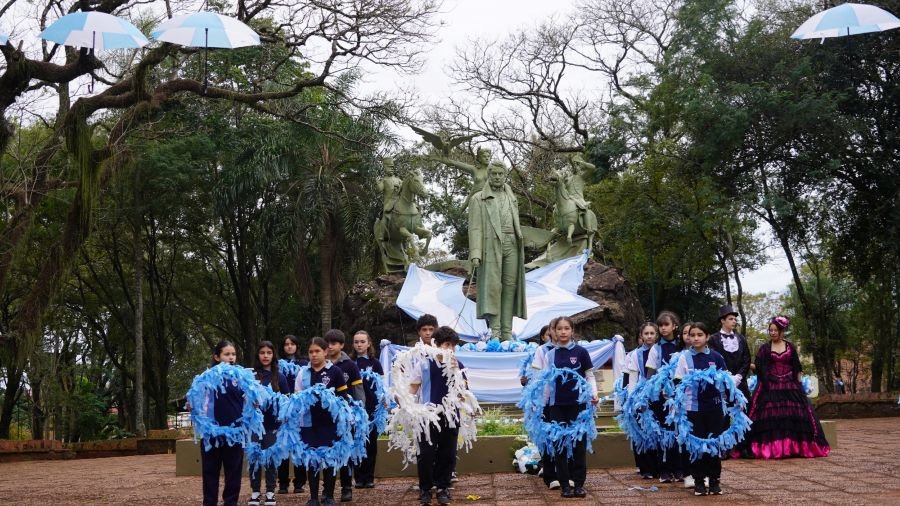 Apóstoles: Se conmemoró el 210° Aniversario de la Declaración de la Independencia con un emotivo acto