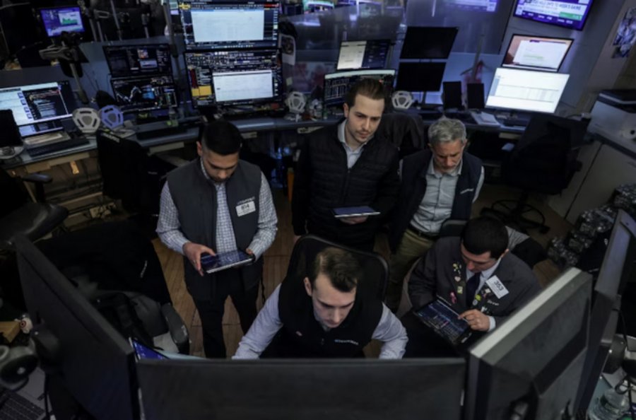Siguió la racha alcista para acciones argentinas y el riesgo país volvió a caer debajo de los 500 puntos