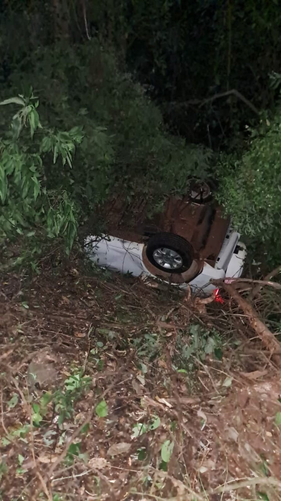 Arroyo del Medio: Despiste vehicular sobre la Ruta Provincial N° 30 dejó tres personas lesionadas