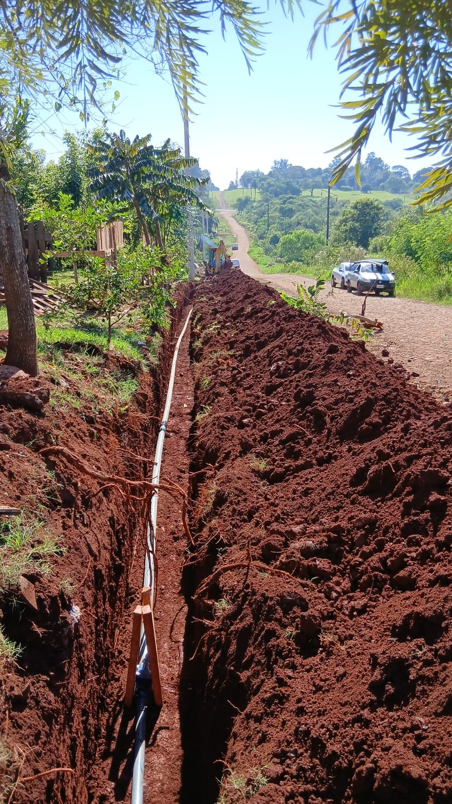 La C.O.S.P.A.L., se encuentra realizando con personal y recursos propios la instalación de una red troncal de abastecimiento de agua potable en aproximación del Barrio Timbo