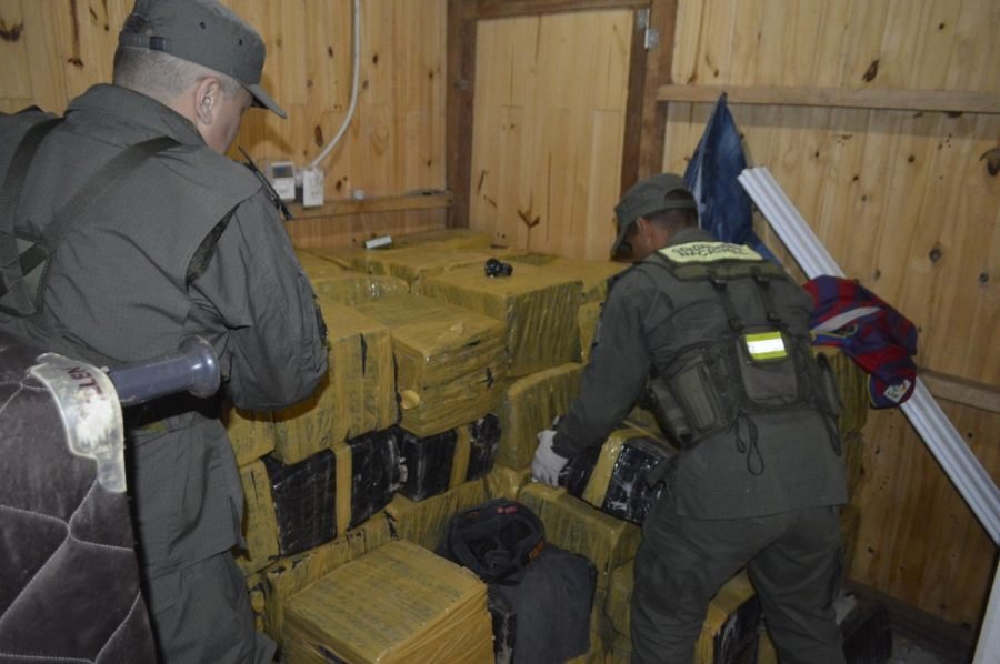 Investigaciones llevadas a cabo por Gendarmería Nacional derivaron en el secuestro de 1.800 kilos de marihuana