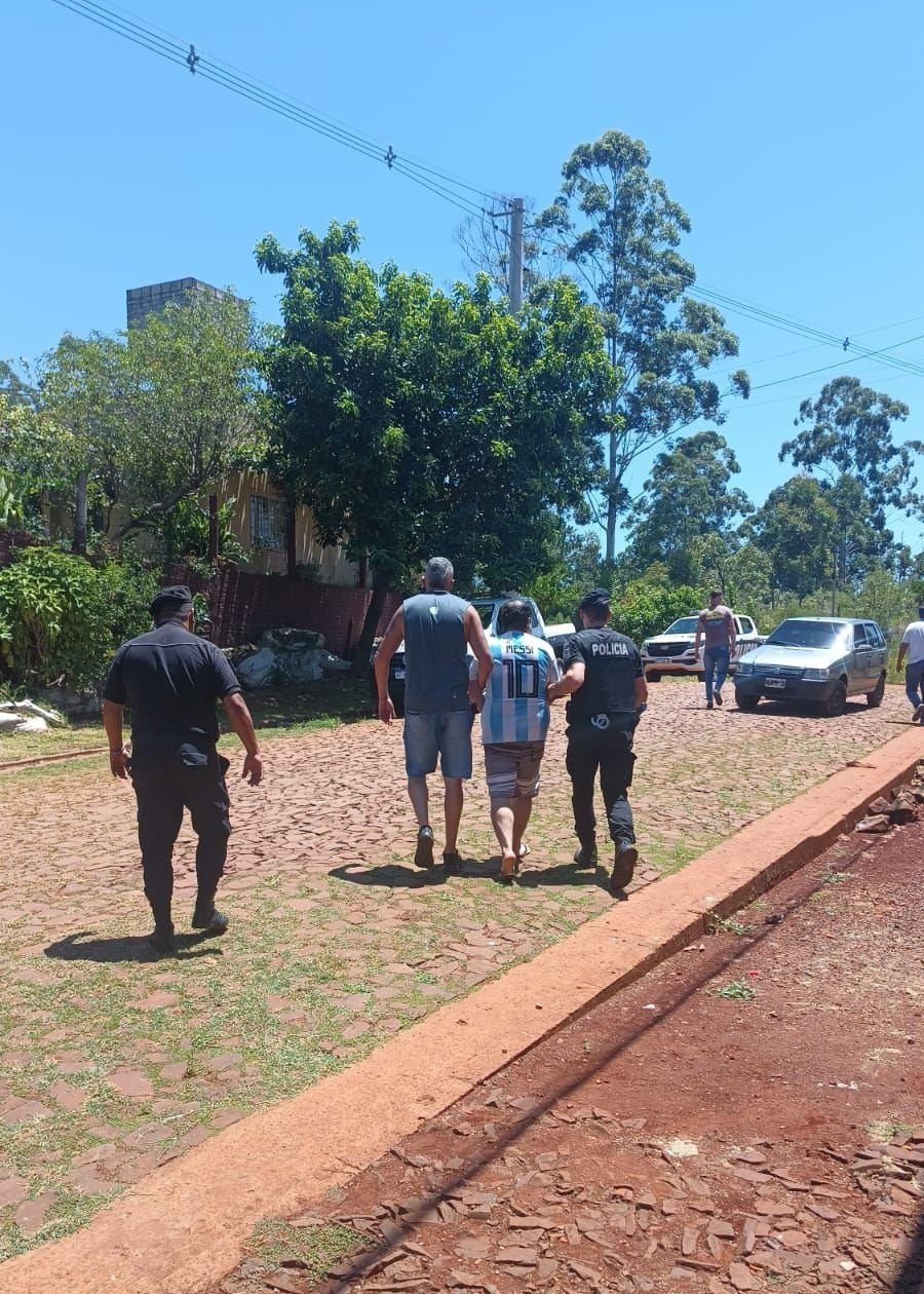 Detuvieron a un prófugo acusado de mantener cautiva y amenazar de muerte a su pareja en la ciudad de Leandro N. Alem