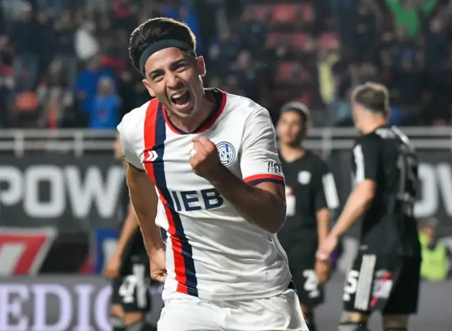 San Lorenzo de Almagro hizo oídos sordos a los escándalos dirigenciales y derrotó a Deportivo Riestra por el Torneo Clausura