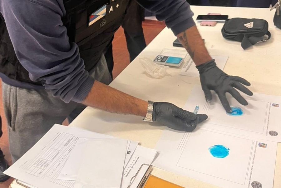 Apóstoles y Posadas: Tres vendedores de droga al menudeo fueron capturados con cocaína, marihuana y una balanza de precisión