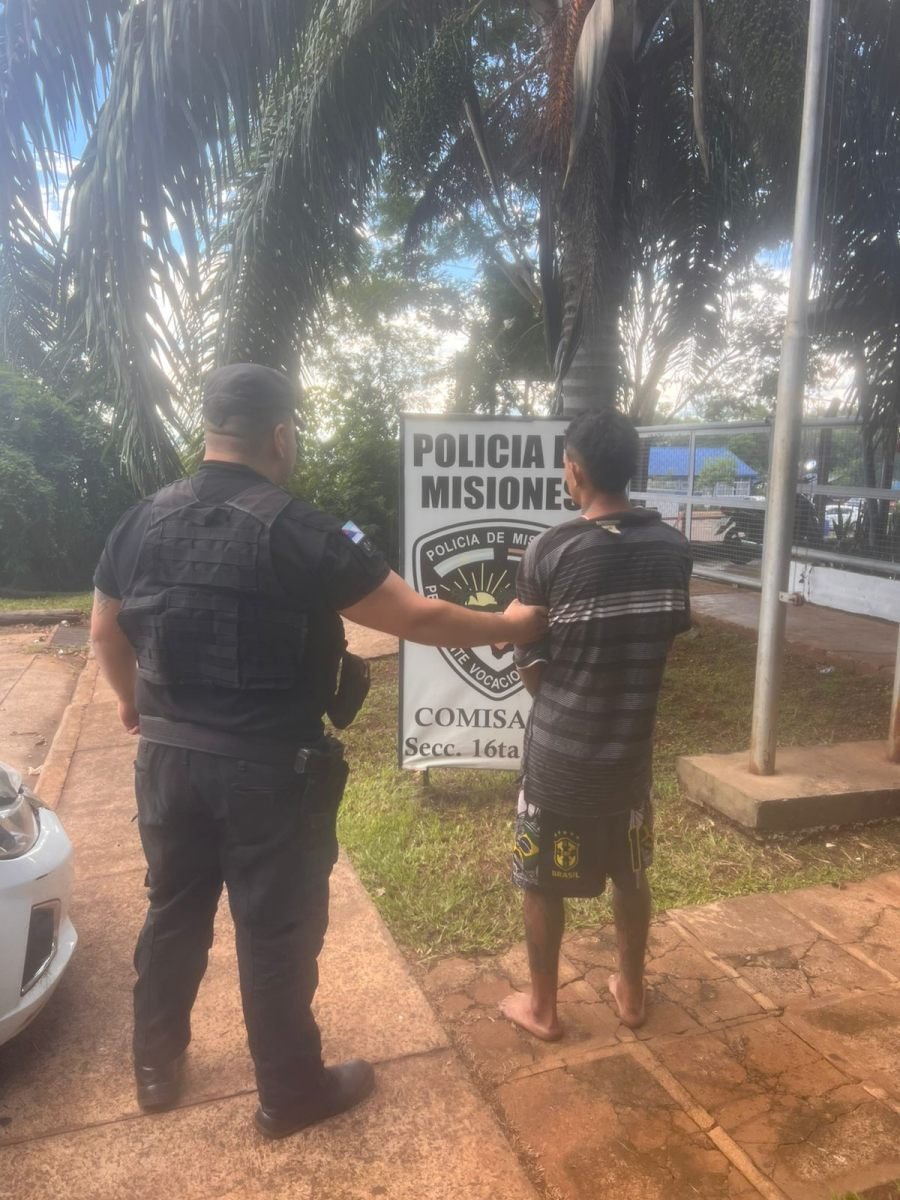 Posadas: Arrestaron a un individuo acusado de apuñalar y golpear a un joven, quien fue reconocido por la víctima mediante imágenes de cámaras de seguridad