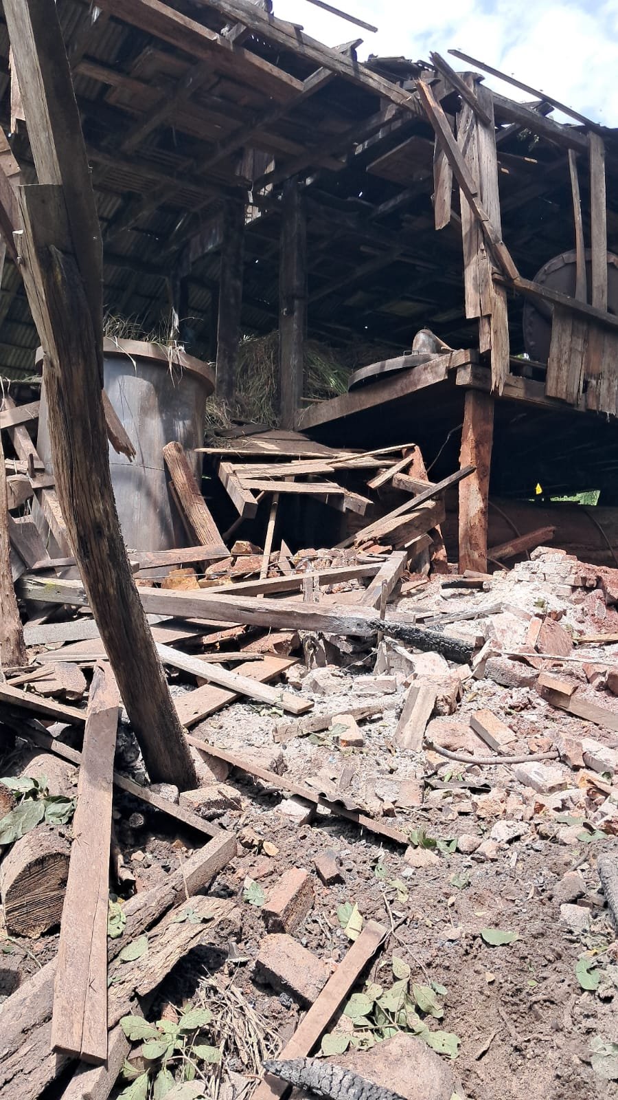 Estaba internado en terapia intensiva: Falleció el hombre de 56 años herido en la explosión de la caldera de citronela en el Municipio de El Soberbio