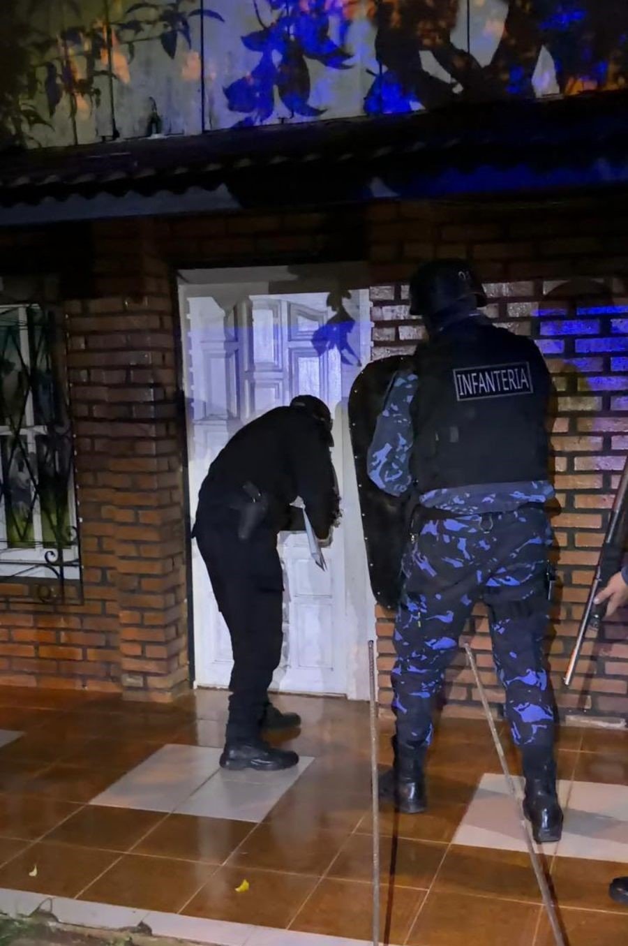 Misiones: Dos detenidos con una carga de droga y camionetas robadas fue el resultado de una investigación policial contra una organización criminal