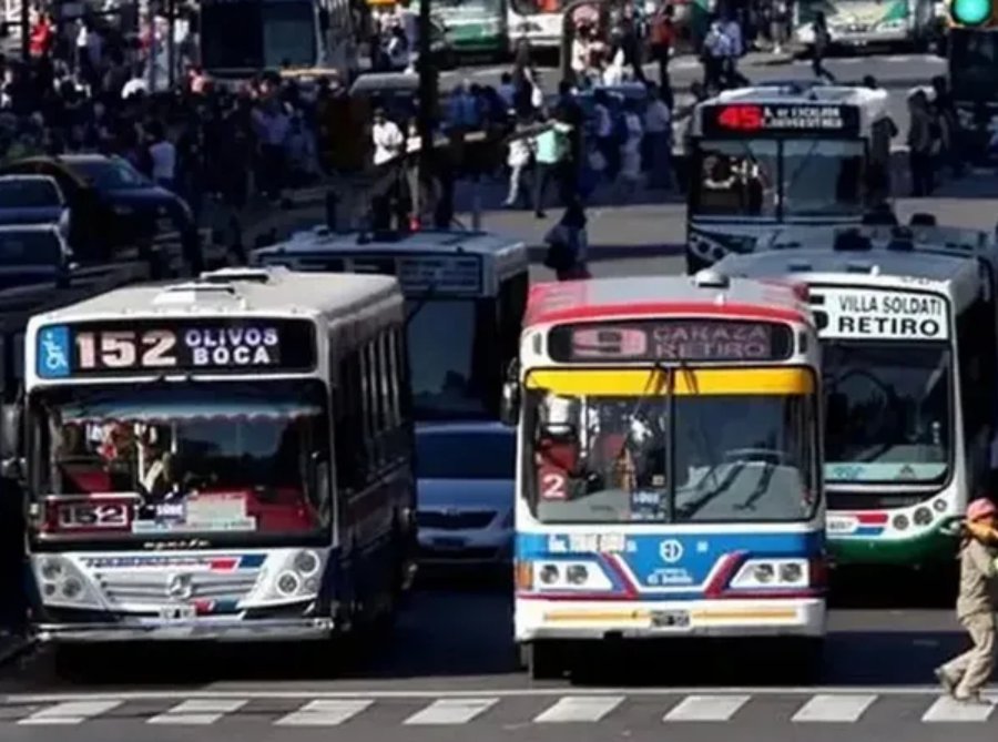 Víspera del feriado: Colectivos del AMBA declararon la emergencia por el aumento del gasoil, podrían bajar la frecuencia