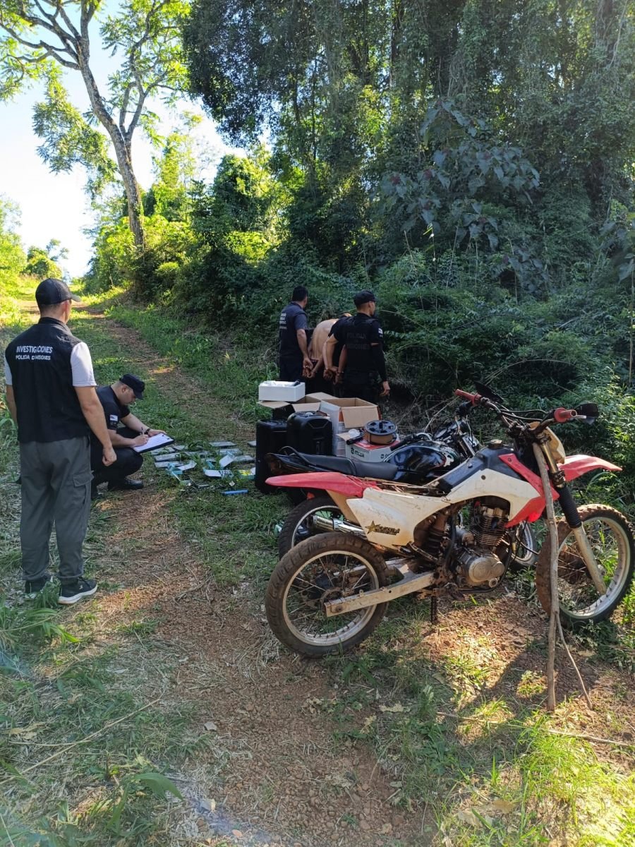 San Vicente: En un rápido operativo policial recuperaron computadoras robadas de una Escuela y detuvieron y dos jóvenes de 19 y 21 años fueron detenido