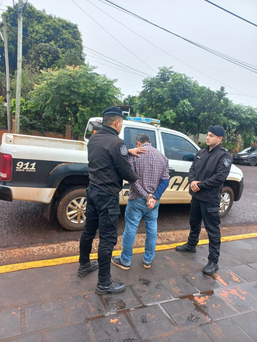 Apóstoles: Detuvieron a un individuo que atacó a un cliente y provocó destrozos en un local comercial