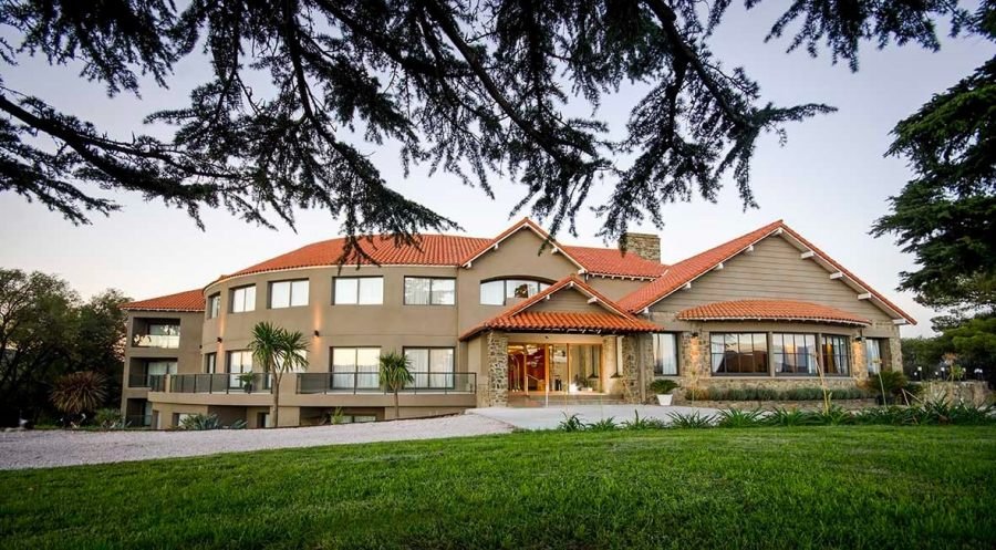 Primer hotel internacional en La Comarca: Inauguró Days Inn Sierra de la Ventana y la marca se expande en el país