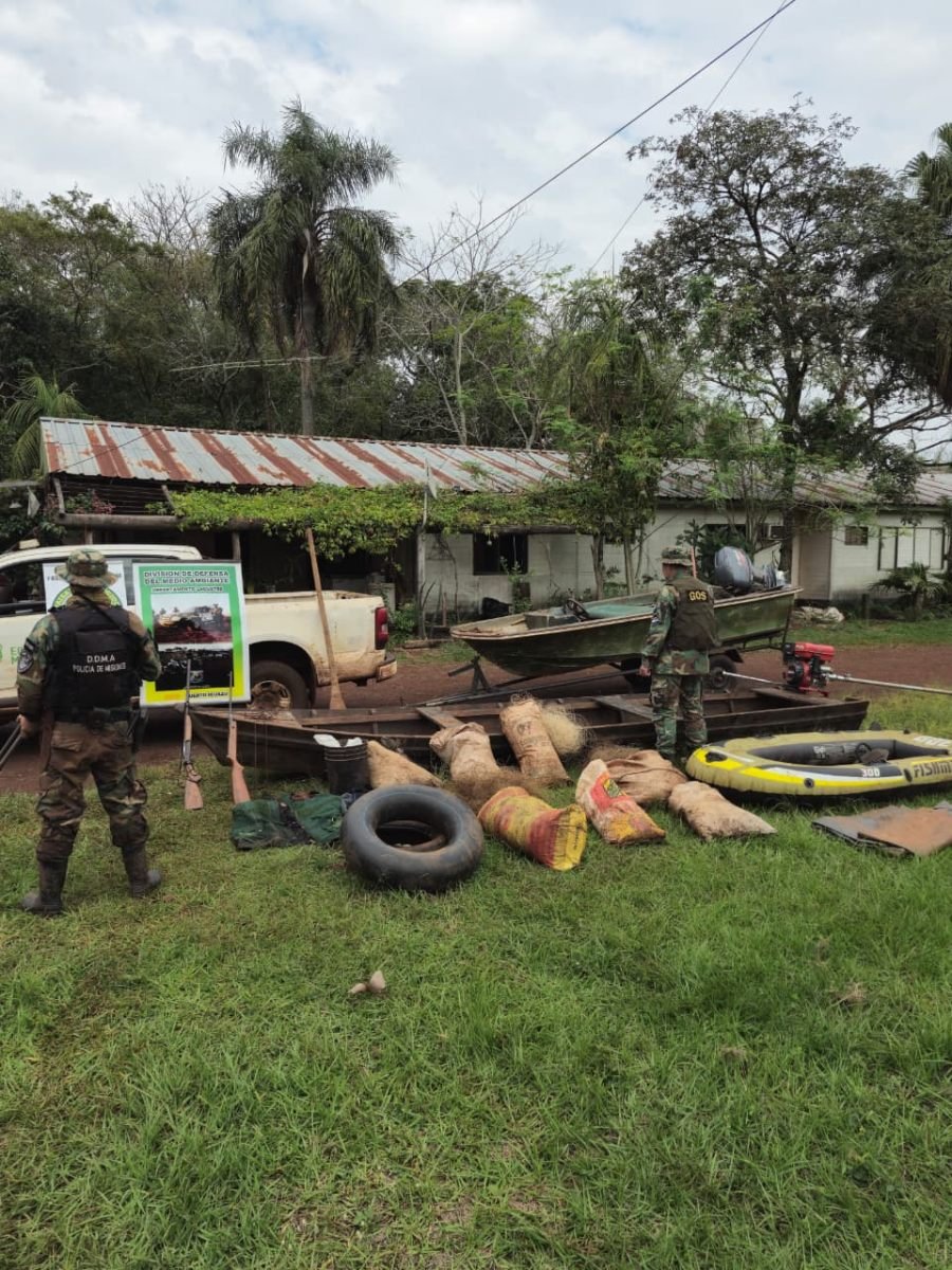Armas, embarcaciones y 15 redes ilegales: Operativo de la Policía de Misiones del área ambiental en Puerto Iguazú golpeó la caza furtiva y la pesca clandestina