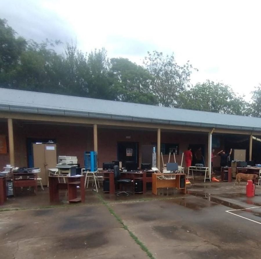 Principio de incendio en una Escuela Provincial en el Municipio de Cerro Corá, fue controlado rápidamente