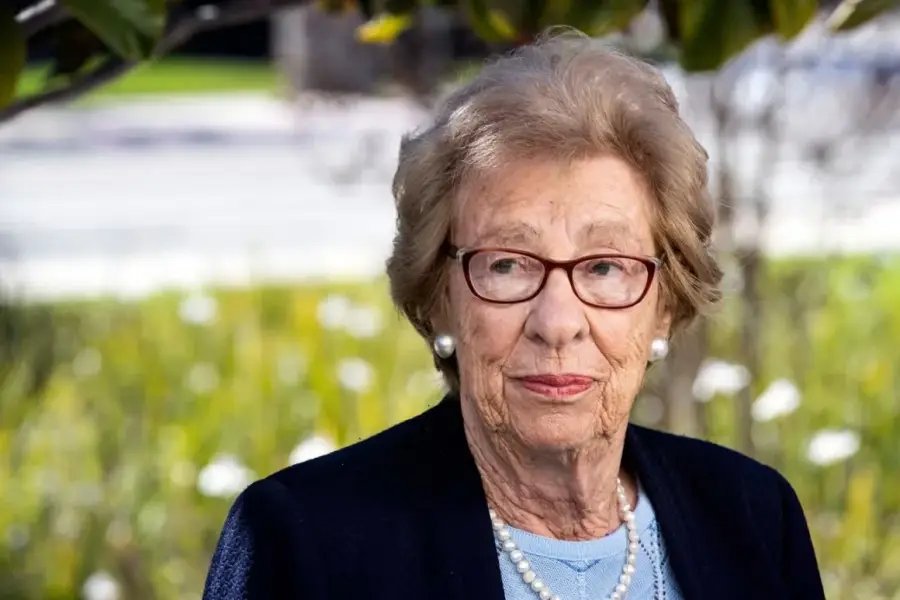 Muere Eva Schloss, hermanastra de Ana Frank y activista del Holocausto, a los 96 años