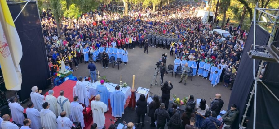 “Hoy hacen falta más que nunca cristianos en una sociedad individualista”, afirmó  Monseñor Juan Rubén Martínez en la 64ª peregrinación a Fátima