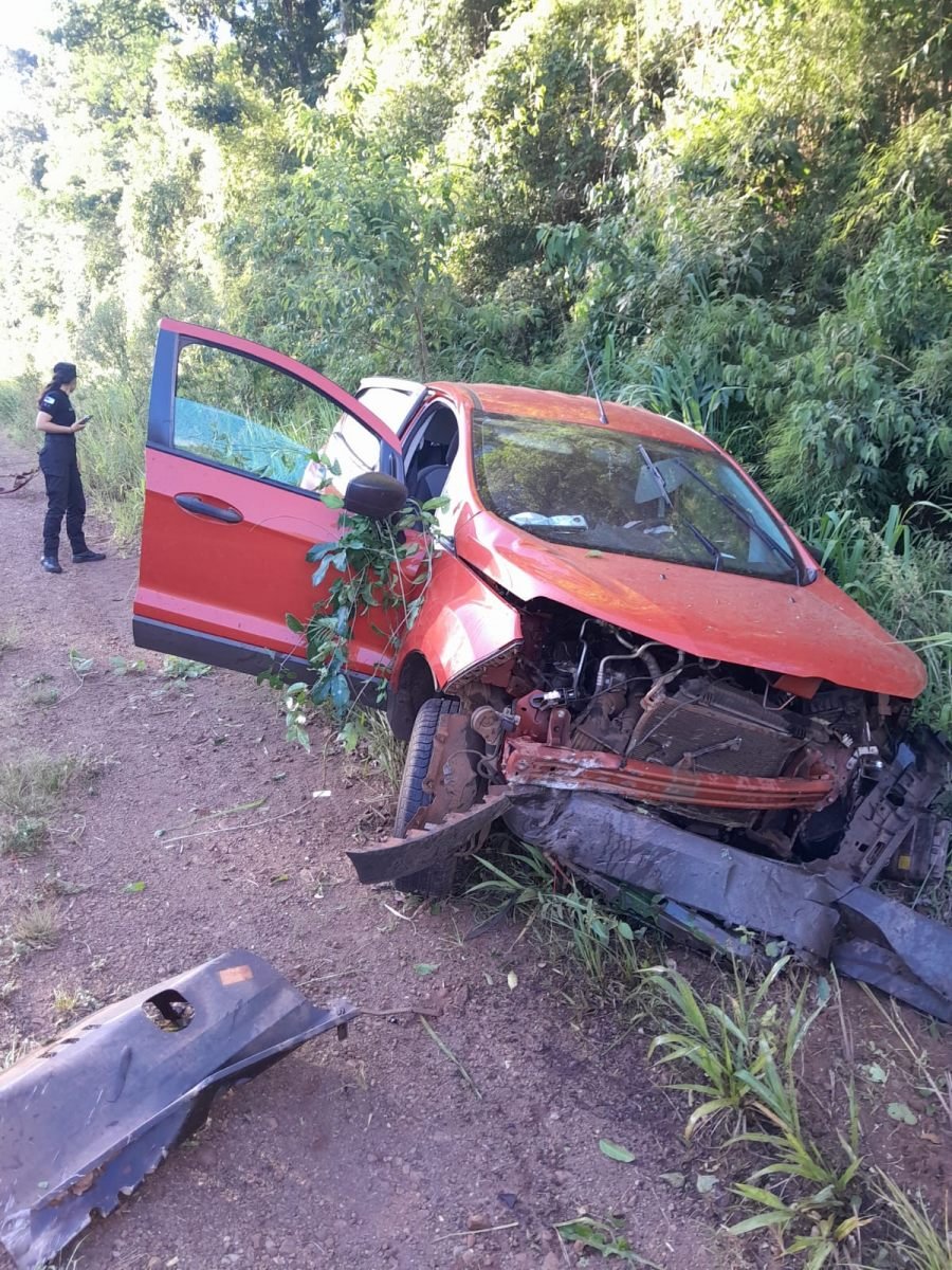 Misiones: Despiste vehicular sobre Ruta Provincial N° 211 dejó a dos personas lesionadas aguardándose la correspondiente evaluación médica