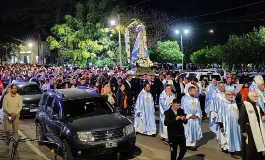 Corrientes: Fiesta de Nuestra Señora de Itatí, un llamado a renovar la esperanza y fe en Cristo, miles de fieles participaron de la misa y la tradicional procesión de antorchas