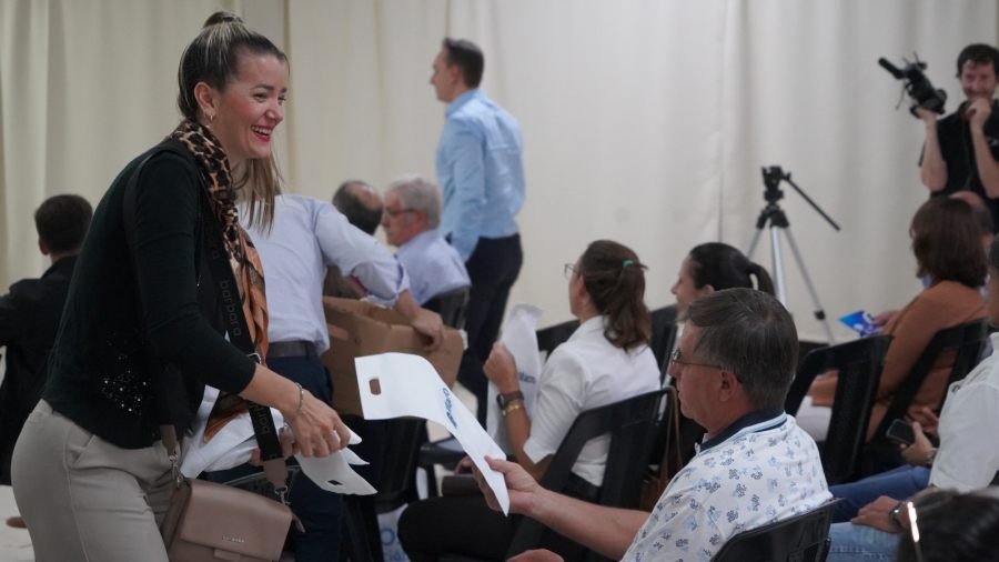 Gran convocatoria en la ciudad de Apóstoles para una charla sobre financiamiento y beneficios crediticios