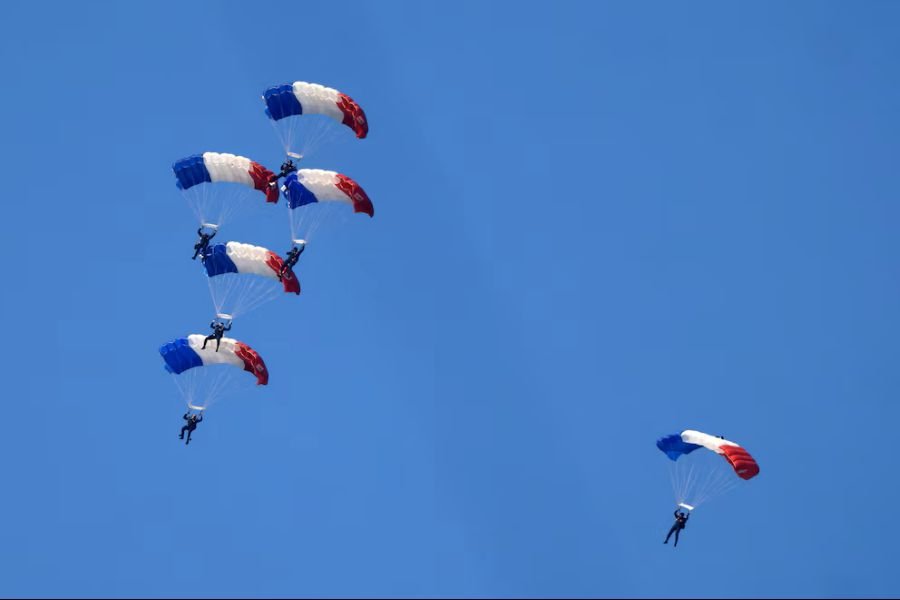 Francia celebra el Día de la Bastilla con un tradicional desfile militar, Zelensky como invitado de honor y un amplio respaldo a Ucrania