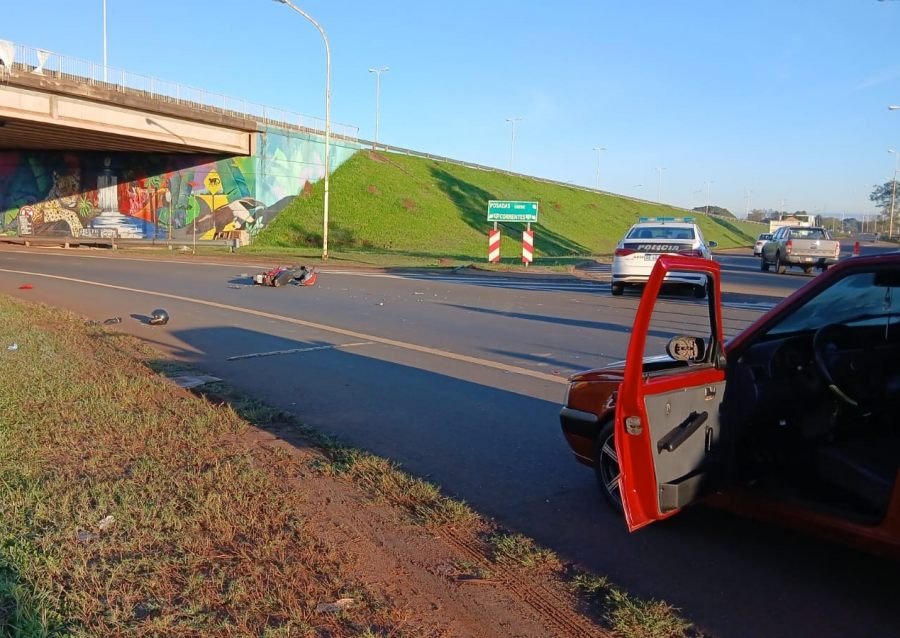 Choque entre una motocicleta y un automóvil dejó un herido en la Rotonda ex Garita en el Municipio de Garupá
