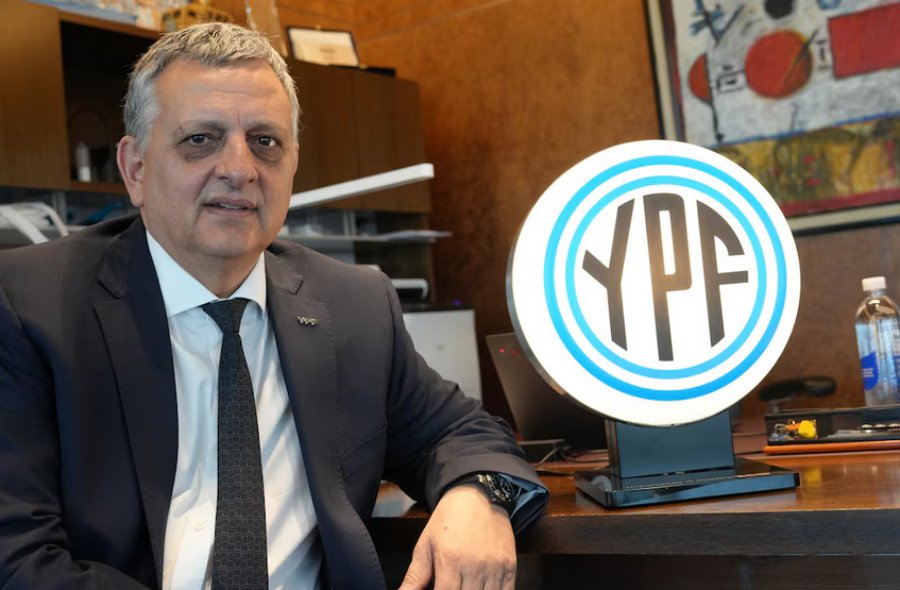 Horacio Marín, Presidente de YPF, anunció que la nafta bajará en promedio un 2% esta semana