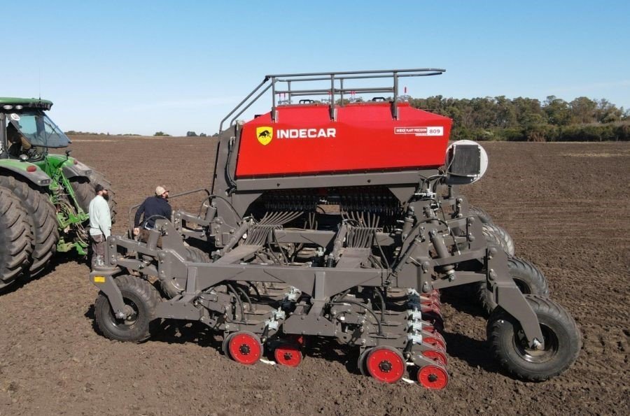 INDECAR presenta un nuevo fondo dosificador para su sembradora estrella