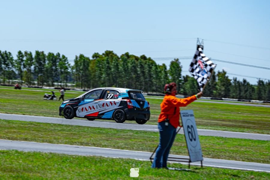 Clase 3 del Turismo Pista: El piloto misionero, Luciano Viana largó 26 y terminó 17 en la última fecha que se corrió en el Autódromo Roberto José Mouras de La Plata