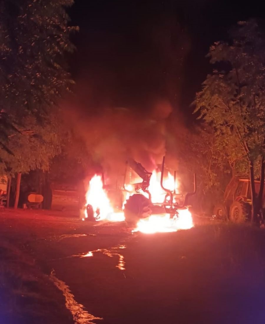 Itacaruaré: Incendio en un predio forestal ubicado en el Paraje Invernada, los Bomberos lograron sofocar el foco ígneo y evitaron su propagación hacia otras áreas