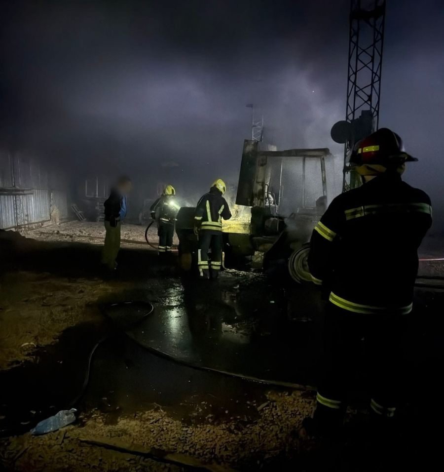 Oberá: Bomberos de la Policía y Voluntarios, controlaron un incendio en un aserradero del Paraje Guayabera Las Treinta, no hubo personas lesionadas