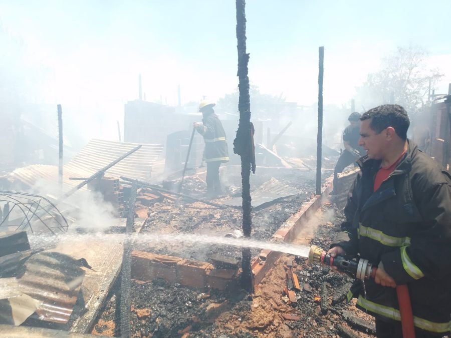 Posadas: Incendio que registró la destrucción total siete viviendas, sin personas lesionadas