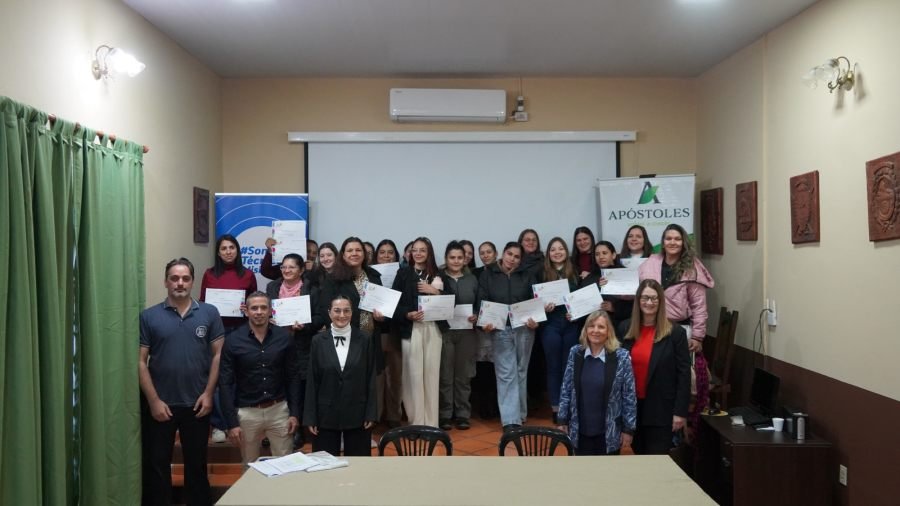 Apóstoles: Entregaron certificados a egresados de los cursos de gastronomía del Aula Taller Móvil