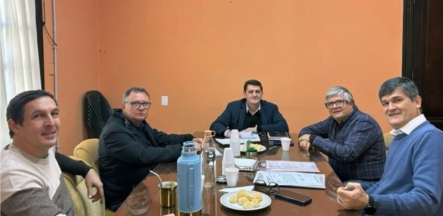 El Ministro Adolfo Safrán junto a Directivos de la Cooperativa de Servicios Públicos de Jardín América, evaluaron el estado de obras e inversiones en su red