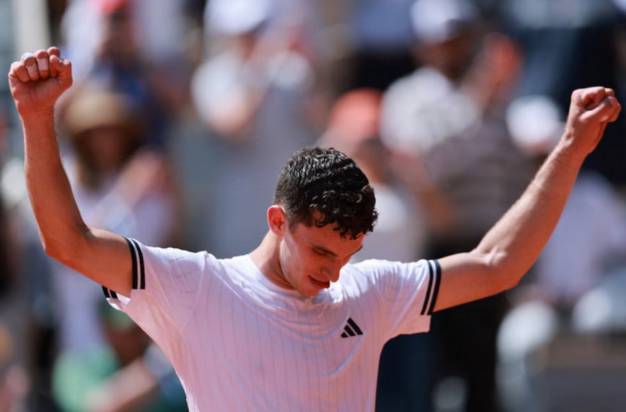 Tenis: Tras su histórica victoria ante Jannik Sinner, Juan Manuel Cerúndolo se clasificó para los octavos de final en Roland Garros