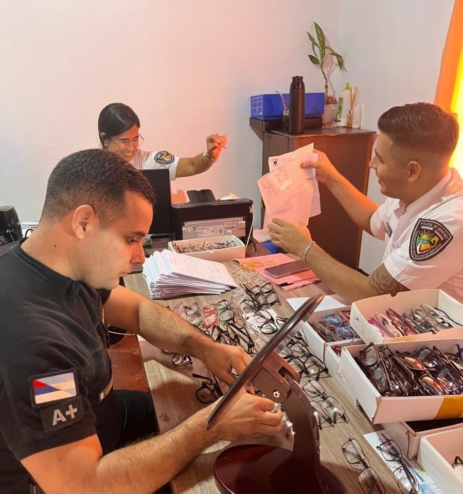 Sin salir de su localidad, ya son más de doscientos los integrantes de la familia policial misionera que accedieron a controles visuales y lentes
