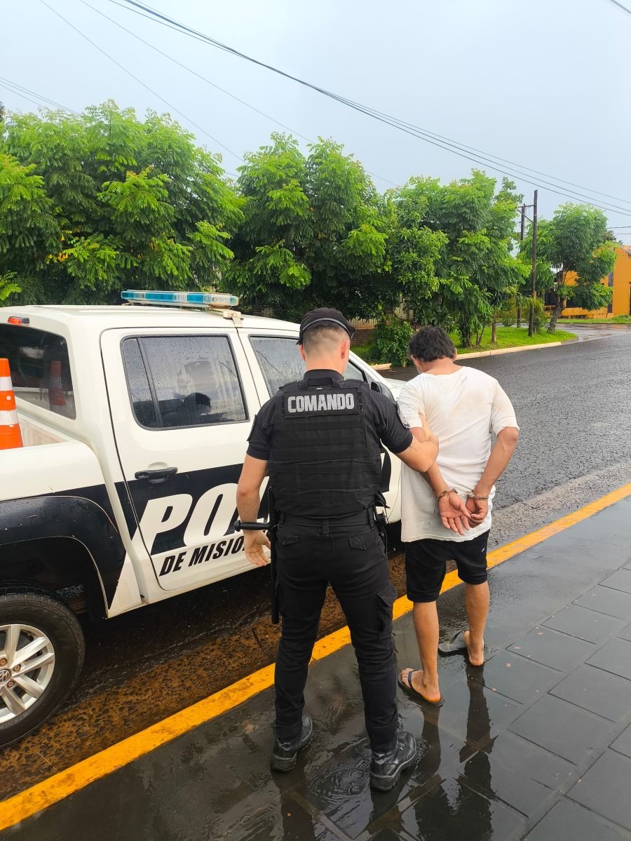 La Policía de Misiones irrumpió en una vivienda y detuvo a un hombre que maltrataba a su madre en la ciudad de Apóstoles