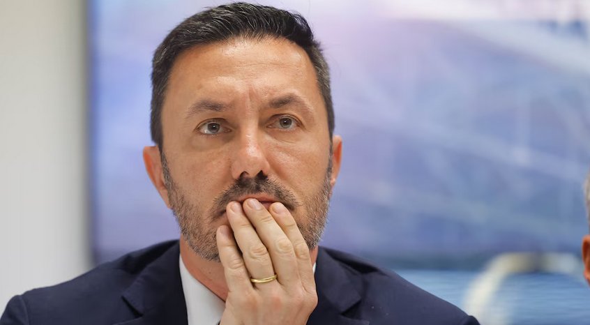 Con una carta al Presidente Javier Milei, Luis Petri oficializó su renuncia al Ministerio de Defensa, antes de asumir como Diputado Nacional