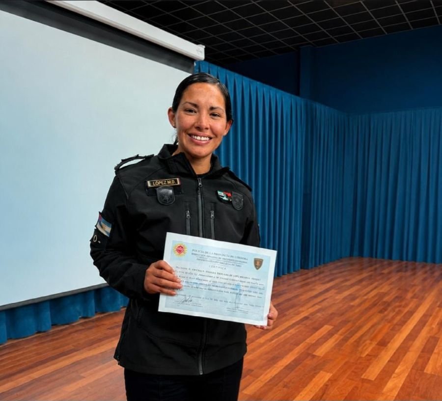 La primera mujer de la Policía de Misiones en aprobar el Curso Nacional de Caballería volvió a destacarse en otra capacitación de élite