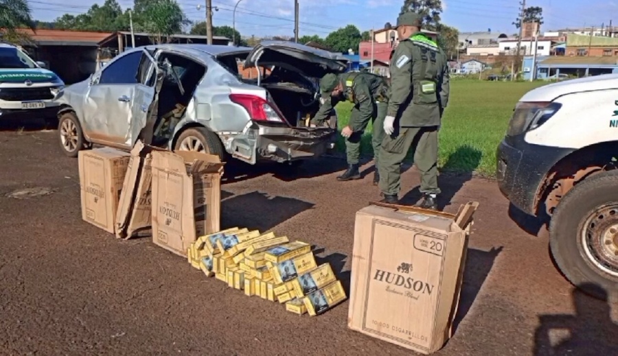 Automóvil robado evadió control de Gendarmería Nacional: El vehículo, que transportaba cigarrillos de contrabando, fue hallado luego que éste despistara