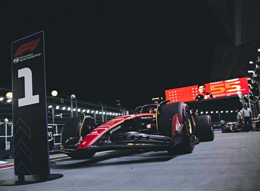 Carlos Sainz Jr., y Ferrari festejaron en la noche del Gran Premio de Singapur de Fórmula 1