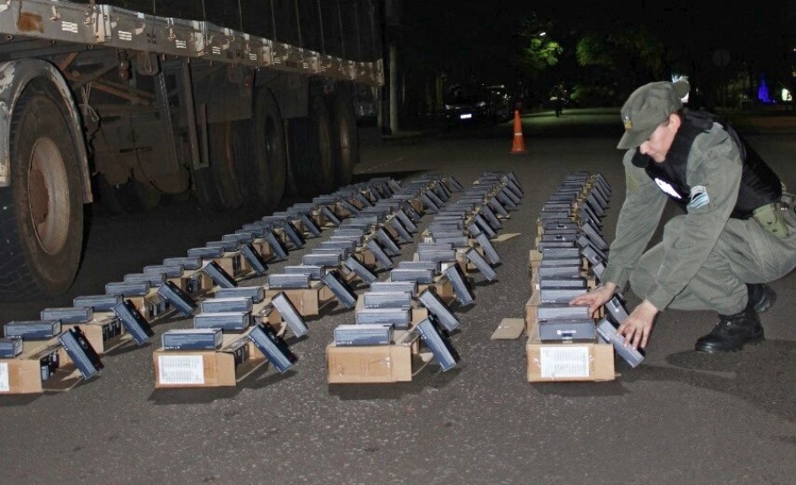 Transporte de cargas ocultaba 550 teléfonos celulares: Los aparatos se encontraban acondicionados en la cabina y el semirremolque del rodado