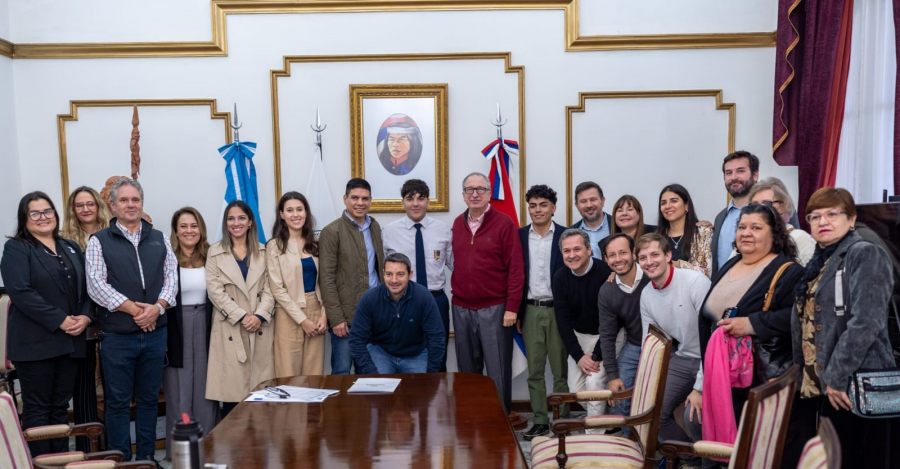 Educación Financiera y Emprendedurismo: El Gobernador Passalacqua acompañó la firma de convenio con Banco Macro